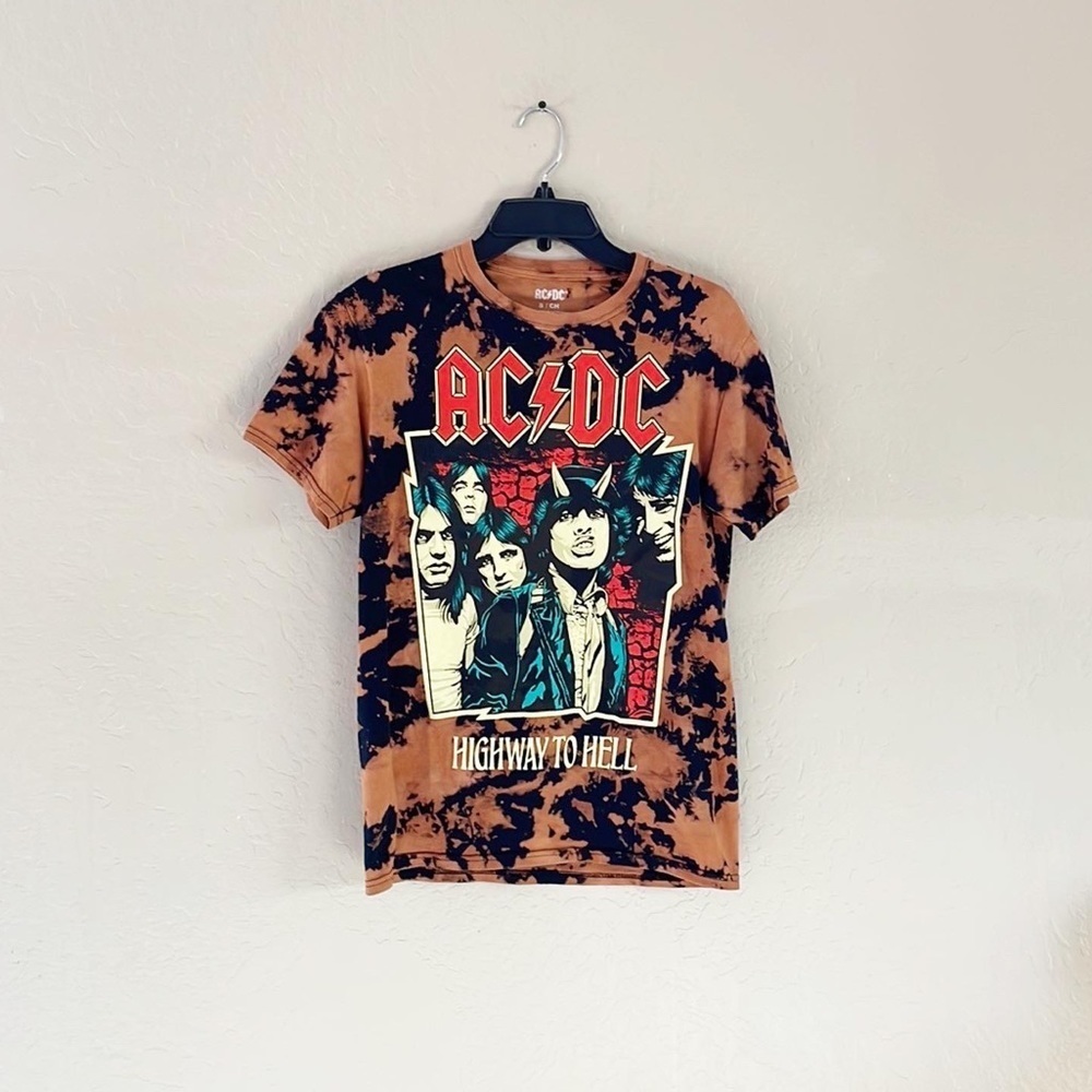 🌿Final Sale 
AC/DC‎ Tie Die Graphic Tee